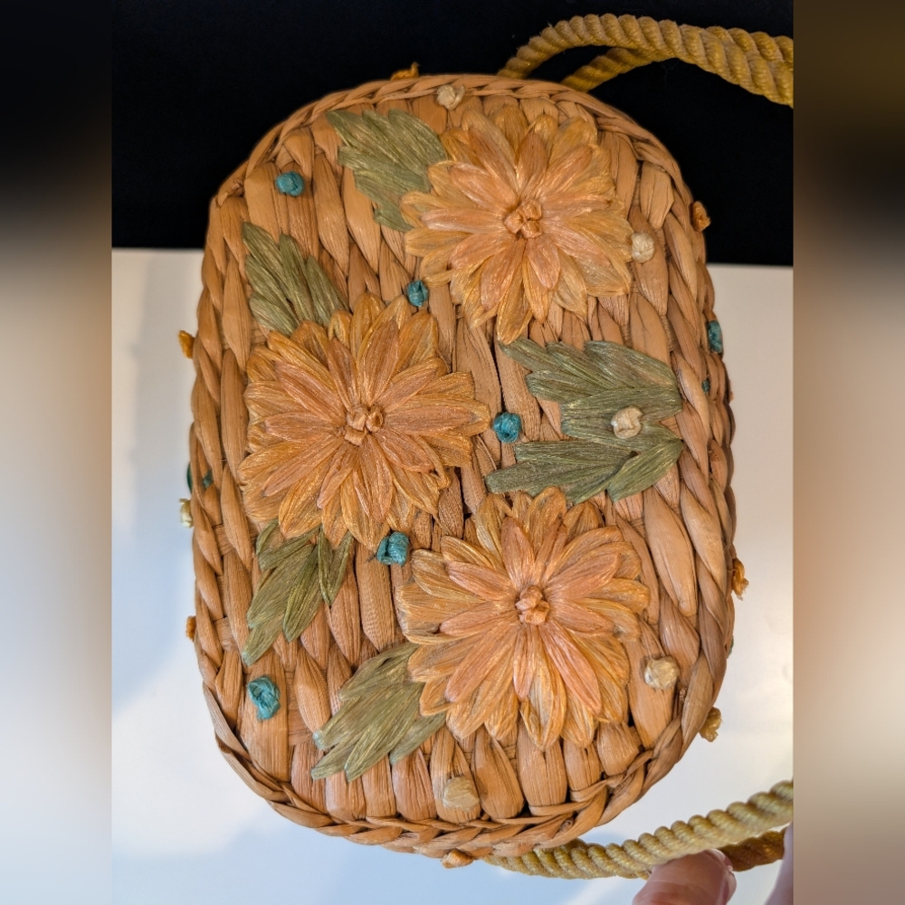 Vintage Hand-Made Woven Handbag - Picture 5 of 9